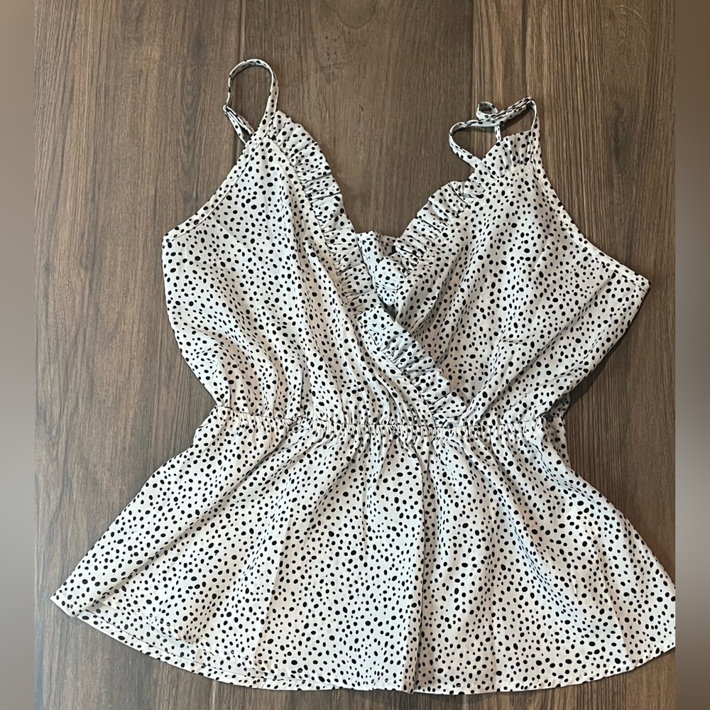 XS, Cute ruffled shirt.